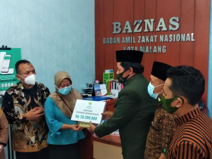 Baznas Serahkan Dana Lunasi Utang Guru TK di Malang yang Diteror 24 Devt Collector