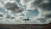 Sedangkan di satu sisi jet tempur itu mencapai keceptan 165 km/jam setelah 150 meter dan 210 km / jam setelah 250 meter, dan Rafale kemudian lepas landas setelah 450 meter dengan kecepatan 260 km/jam. Foto: Bugatti