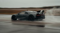 Chiron Sport adalah kendaraan ideal untuk pilot angkatan laut, Etienne menambahkan. Foto: Bugatti