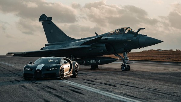 Momen Adu Drag Bugatti Chiron vs Jet Tempur Incaran Prabowo