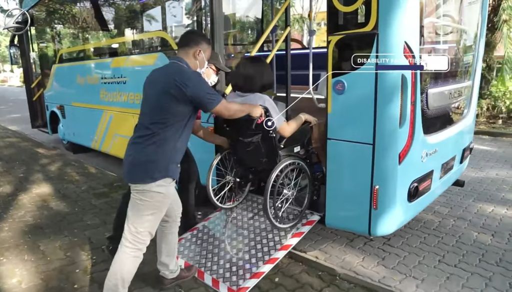 Bus medium terbaru Laksana Nucleus 5