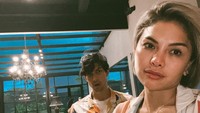 Nikita Mirzani menjalani operasi plastik di Korea Selatan dan menghabiskan dana Rp 1,1 miliar. Dia mengaku ada bagian hidungnya yang rusak sehingga harus dioperasi. (Foto: Instagram)