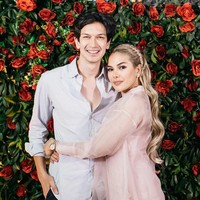 Dimas Beck dan Nikita Mirzani sering memajang foto berdua dengan pose yang mesra di Instagram masing-masing. Muncul kabar bahwa keduanya berpacaran. (Foto: Instagram)