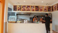 Restoran Emados Shawarma sudah memiliki banyak cabang di Indonesia. Salah satunya di Jakarta ada di kawasan Tebet, Jakarta Selatan. Foto: detikcom/Riska Fitria