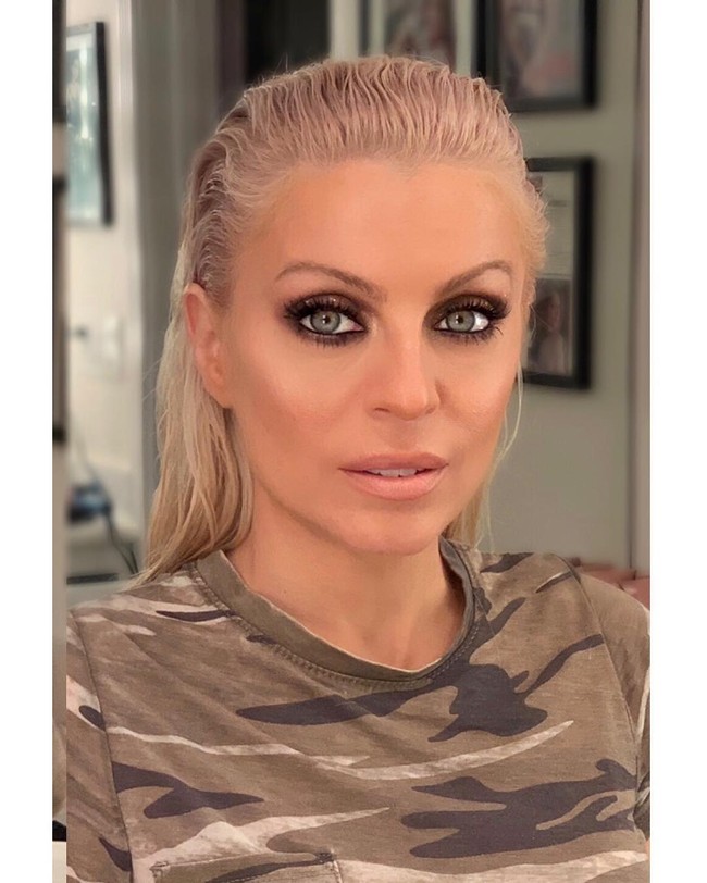 Ia pun memberi pesan pada sesama wanita yang ingin berkarier di luar ekspektasi kebanyakan orang. Kamu masuk ke kehidupan dan duniamu seperti tidak ada batasan. Orang lain mungkin akan membatasimu tapi bukan dirimu sendiri, kata Emy. Foto: Instagram @evypampouras