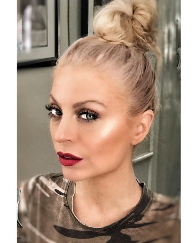 Aku memilih untuk membiarkan niat dan minatku mendefinisikan siapa aku bukan genderku. Selain itu, performamu adalah apa yang orang-orang akhirnya lihat dan ketika kamu (benar-benar) perform orang-orang akan diam, kata Evy. Foto: Instagram @evypampouras