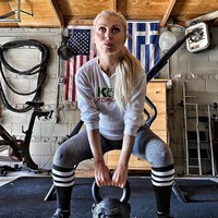 Ia pun menekankan jika menjadi secret service bukan hanya soal pria-pria berbadan kekar yang memakai pakaian serba hitam. Tugas ini butuh dedikasi tinggi. Foto: Instagram @evypampouras