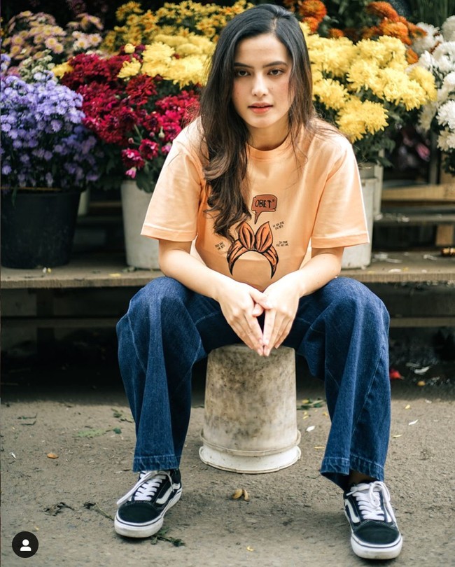 Nama Femilia Sinukaban belakangan ini sempat menjadi sorotan karena dikabarkan tengah dekat dengan Billy Syahputra. Usai putus dari Amanda Manopo, Billy Syahputra memang sempat dikabarkan dekat dengan beberapa wanita cantik. Foto: Instagram/@femiliasinukaban