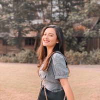 Sebelum dikabarkan dekat dengan Femilia Sinukaban, Billy Syahputra sempat dikabarkan dekat dengan Memes Prameswari. Kabar kedekatan Billy dan Femilia beredar setelah keduanya terlihat sering bermain futsal bersama. Foto: Instagram/@femiliasinukaban