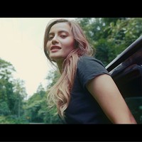 Memiliki suara merdu dan paras yang cantik mempuat Femilia berhasil mencuri perhatian banyak orang. Tak heran jika banyak kaum adam yang mengidolakannya. Foto: Instagram/@femiliasinukaban