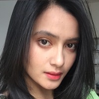 Selain aktif di Instagram, Femilia juga memiliki channel YouTubenya sendiri. Melalui kanal YouTubenya itu, dirinya sering membagikan videonya saat mengcover lagu. Foto: Instagram/@femiliasinukaban