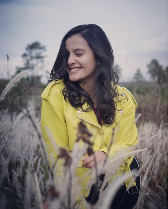 Di Instagram Femilia sering membagikan foto-foto beragam aktivitasnya, seperti saat bermain bola hingga liburan. Foto: Instagram/@femiliasinukaban