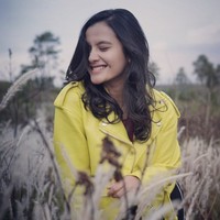 Di Instagram Femilia sering membagikan foto-foto beragam aktivitasnya, seperti saat bermain bola hingga liburan. Foto: Instagram/@femiliasinukaban