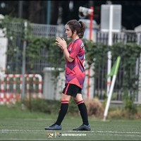 Femilia Sinukaban juga memiliki hobi bermain sepak bola. Dirinya ikut tergabung dalam klub Selebritas FC. Foto: Instagram/@femiliasinukaban