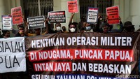 Diketahui aksi unjuk rasa itu digelar untuk merespons sejumlah kasus yang kian memanas dalam beberapa waktu terakhir di Papua.  