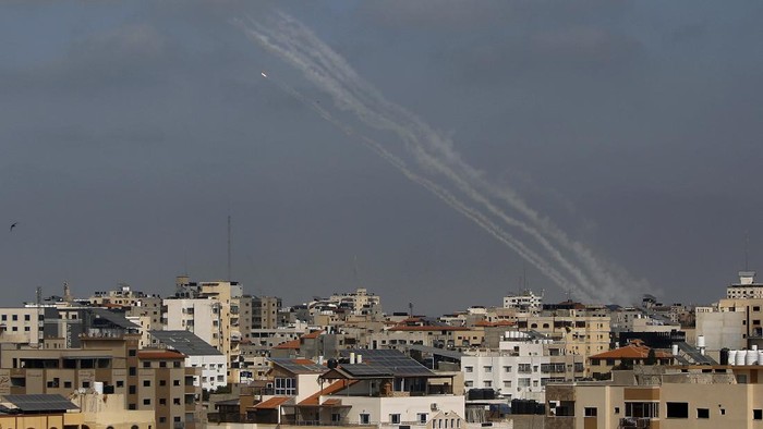 Israel dan Hamas mengumumkan gencatan senjata. Gencatan senjata dilakukan demi mengakhiri pertempuran selama kurang lebih 11 hari.