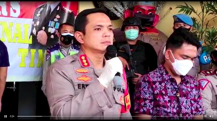 Kapolres Jaktim Kombes Erwin Kurniawan menjelaskan soal mobil Fortuner berpelat dinas Polri 351-00