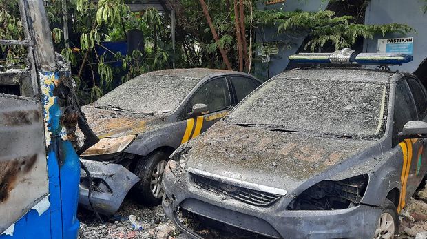 Kebakaran di Pos Transit Bus TransJakarta di Jaksel