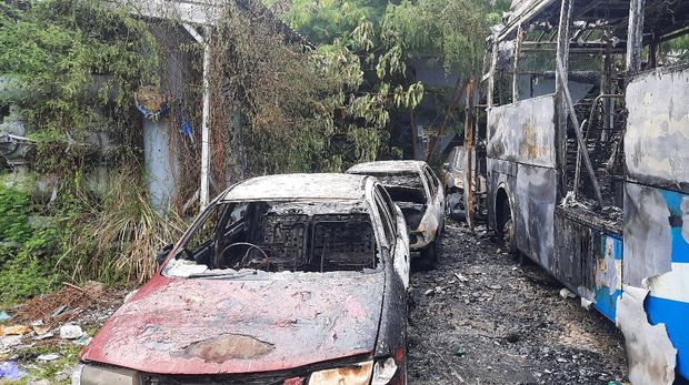 Kebakaran di Pos Transit Bus TransJakarta di Jaksel