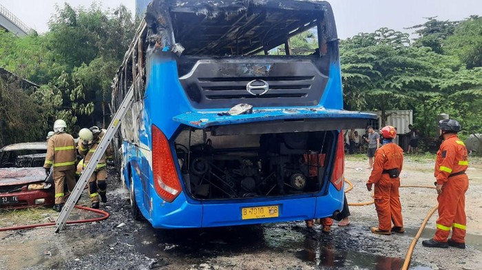 Kebakaran di Pos Transit Bus TransJakarta di Jaksel