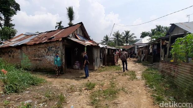 Kondisi kampung kediaman 4 gadis asal Palembang yang hilang bersamaan. (Foto. Prima S/detikcom) Kondisi kampung kediaman 4 gadis asal Palembang yang hilang bersamaan. (Foto. Prima S/detikcom)