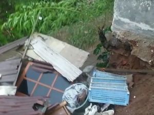 Rumah di Jagakarsa Longsor Saat Jakarta Diguyur Hujan Sore Tadi