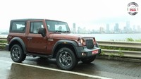 Hadir sebagai SUV tangguh, mobil ini punya tampilan eksterior dengan garis lekuk tajam seperti yang dimiliki SUV asal Amerika Serikat Jeep Wrangler. Tak hanya tampilan luarnya saja yang mirip dengan SUV kekar asal Amerika tersebut, tapi juga dengan interiornya. Foto: Mahindra