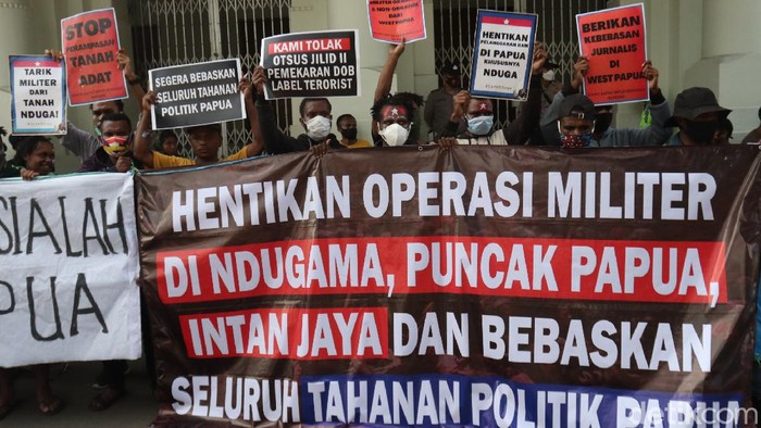 Massa Papua Demo di Bandung