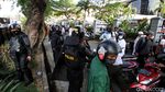 Momen Polisi-TNI Bubarkan Massa Aksi Bela Palestina di Solo