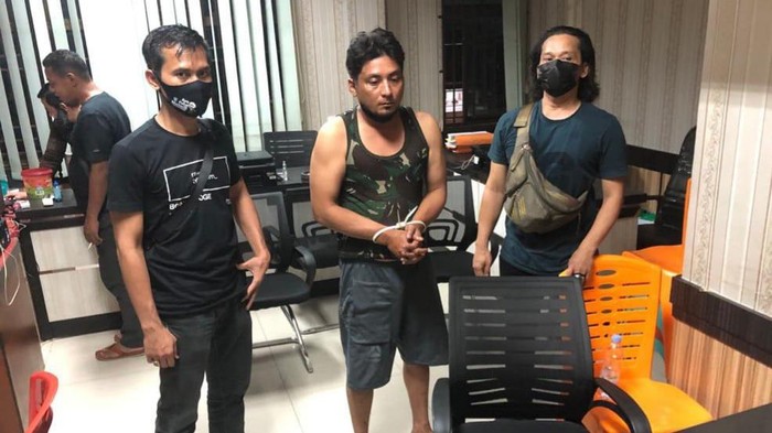 Pelaku pelemparan kepala anjing ke rumah pejabat Kejati Riau