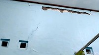Puskesmas Wates yang lokasinya berada di dekat pusat gempa pun rusak akibat gempa tersebut. 