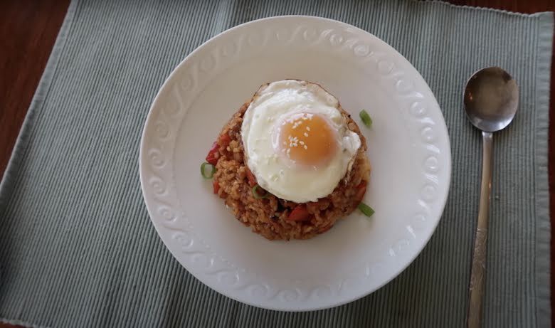Penggemar BTS Cicipi Makanan Favorit Idolanya
