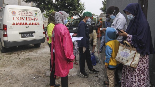 Foto: Klaster Halalbihalal di Cipayung, 80 Orang Terpapar COVID-19