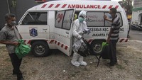 Klaster halal bihalal di Cipayung bertambah sebanyak 32 orang, dari 51 orang menjadi 83 orang terpapar COVID-19 per hari ini dan sebanyak 17 orang bergejala ringan dibawa ke Wisma Atlet, tiga orang bergejala sedang dibawa ke RSUD Ciracas dan 12 orang OTG isolasi mandiri.
