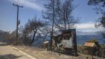 Foto: Perahu-Rumah Gosong Gegara Kebakaran Hutan di Yunani