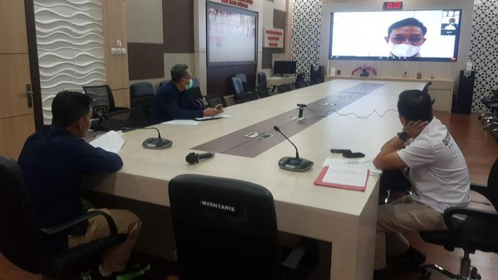 Polemik pasokan gula rafinasi untuk kebutuhan industri dan UMKM di Jatim mulai menemui titik terang. Sebelumnya ada isu kelangkaan gula rafinasi di Jatim hingga ada pabrik yang meminta kuota impor.