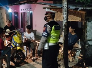 Polres Lombok Barat Pantau Prokes di Tempat Tongkrongan Malam