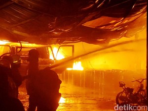 Gudang Plastik di Penjaringan Jakut Kebakaran, 6 Unit Damkar Dikerahkan