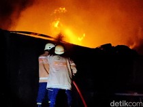 Damkar Taksir Kerugian Kebakaran Gudang Dekorasi di Tangsel Capai Rp 7 M