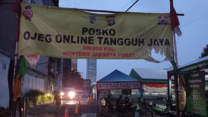 Shelter ojol di Stasiun Sudirman