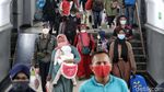 Sibuknya Stasiun Pasar Senen yang Masih Kedatangan Pemudik Arus Balik