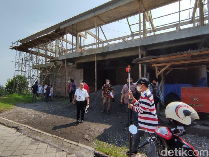Sidang Lapangan di tanah yang jadi obyek gugatan eks Wali kota Semarang, Sukawi Sutarip, Jumat (21/5/2021).