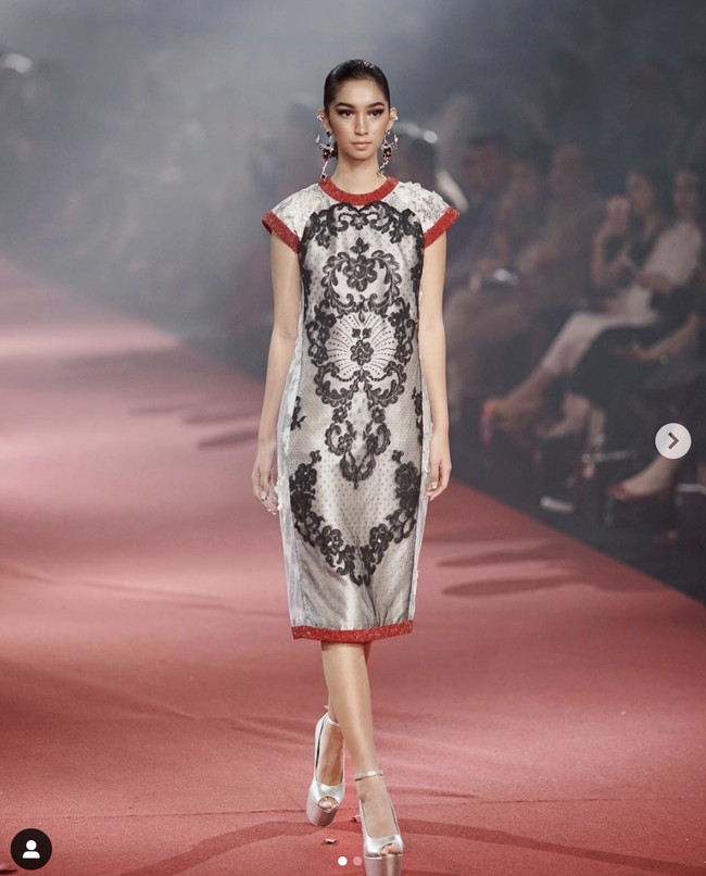 Memiliki tinggi 182 cm, Sophia Rogan sudah berkarier di dunia modelling sejak usianya 15 tahun.  Foto: Dok. Instagram @thesophiarogan