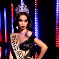 Kini Sophia Rogan berhasil menyandang gelar Miss Grand Indonesia 2021 di usia 19 tahun. Sophia siap menjalani karantina dan berbagai pelatihan yang sudah disiapkan tim Ivan Gunawan untuk kesuksesannya di ajang Miss Grand International 2021. Foto: Moza Wahyu via Yayasan Dunia Mega Bintang