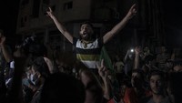 Gencatan senjata yang tercapai antara Hamas dan Israel setelah terjadi pertempuran berdarah selama 11 hari terakhir disambut baik oleh warga Palestina di Gaza. AP Photo/Khalil Hamra  