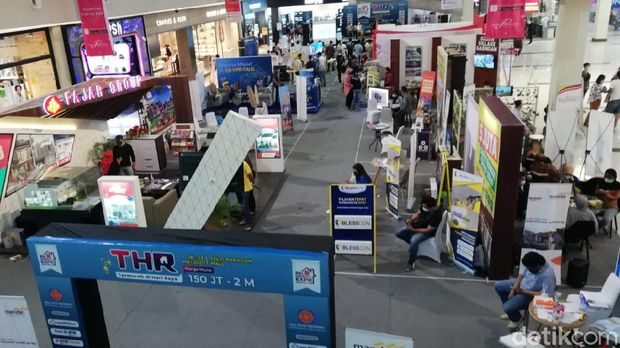Suasana Solo Paragon Mall saat diguncang gempa Blitar, Jumat (21/5/2021), warga masih beraktivitas seperti biasa.