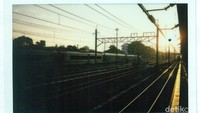 Ada beragam bangunan bersejarah yang hingga kini masih dapat ditemui dan dilestarikan, salah satunya adalah Stasiun Lempuyangan. Stasiun yang didirikan pada tahun 1872 ini diresmikan oleh perusahaan kereta api swasta Hindia Belanda yakni Nederlands-Indische Spoorweg Maatschappij (NIS). Pembangunannya pun dilakukan untuk membantu Belanda dalam proses pengakutan gula yang mana di masa itu banyak industri gula bermunculan di kawasan Yogyakarta dan dikuasai oleh Belanda. Kini, Stasiun Lempuyangan masih beroperasi dan melayani pemberhentian semua KA ekonomi yang melintasi Yogyakarta.