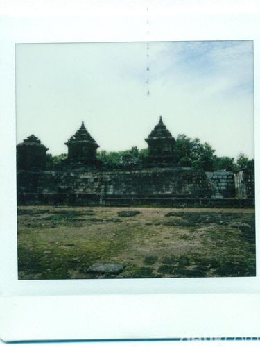 Penggemar foto polaroid, Amanda Rachmadita, berupaya menyusuri Gang Sempit-Bangunan Bersejarah di Yogya dengan Kamera Instan, Begini hasil karyanya.