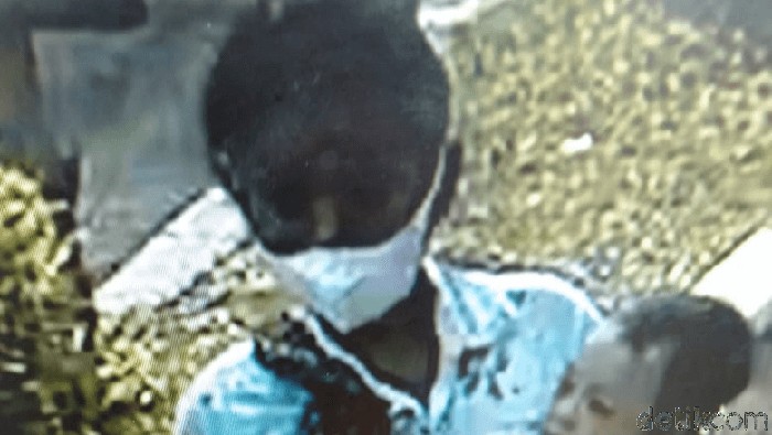 Seorang asisten rumah tangga (ART) melakukan penculikan terhadap bayi usia 10 bulan, Daffa Hanif Hamizan. Aksi penculikan itu terekam CCTV.