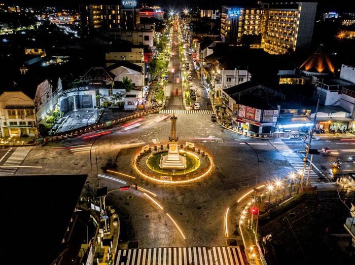 Tugu Yogyakarta di kala malam